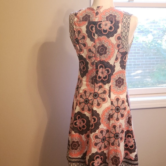 Beautiful Liz Claiborne dreas - Picture 8 of 14